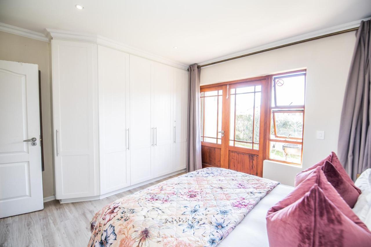 Six Whale Rock Gardens With Back Up Power For Load Shedding Leilighet Plettenberg Bay Eksteriør bilde